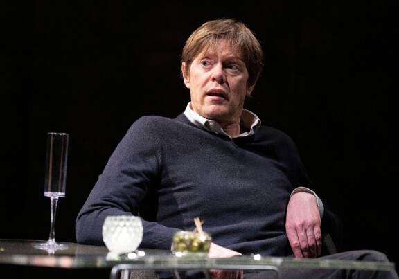 Tänä vuonna Krisin on voinut nähdä teatterinäyttämöllä Bathissa.