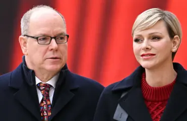 Ruhtinaspari Charlene ja Albert jakoivat joululahjoja – yllättävä hellyydenosoitus