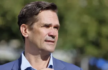 Mika Aaltola kiukustui somessa - uhittelee keskisormella!
