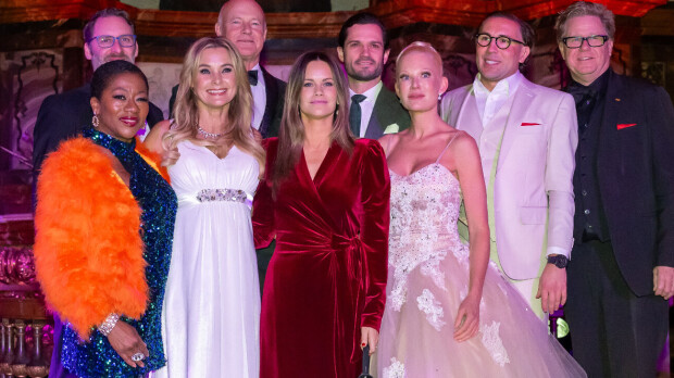 Linda Lampenius poseeraa prinsessa Sofian vierellä - tyrmäävät juhla-asut!