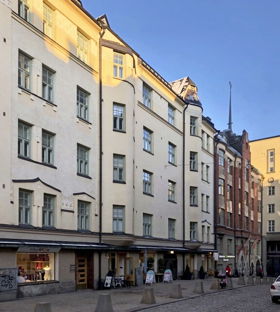 Hanna ja Mikko ostivat unelmakodin vuonna 2019, mutta nyt he myyvät huoneistoa. Hintapyyntö yli 95 neliön asunnosta on 1 249 000 euroa.