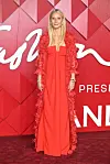 Huh! Gwyneth Paltrow, 51, nautti rantaelämästä biksuissa – paparazzikuvat
