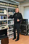 D-tuotannon päämajaan on koottu valtavasti arkistojen aarteita. Pelkkiä videonauhoja on yli 1700 kappaletta.