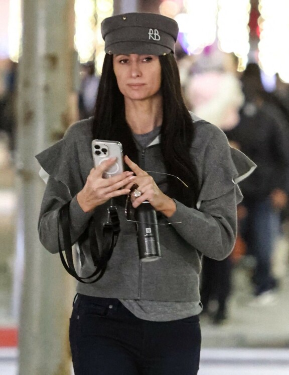 Vaikka Paris yritti parhaansa sulautua Beverly Hillsin massaan, tunnistivat paparazzit tähden.