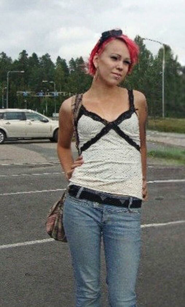 Risainen lapsuus on jäänyt jo muistoissa taka-alalle. Traumat on selätetty ja unelmia riittää. Risainen lapsuus on jäänyt jo muistoissa taka-alalle. Traumat on selätetty ja unelmia riittää.