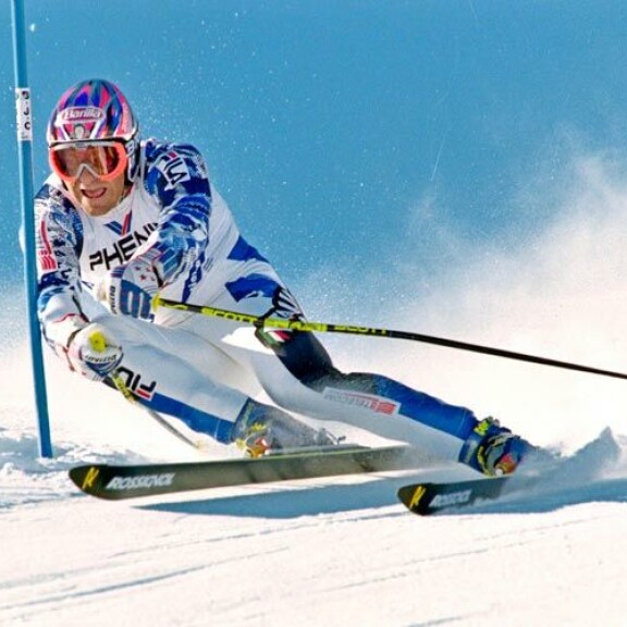 Alppihiihdon supertähti voitti kolme olympiakultaa. Tomba loisti lajissa 1980–1990-luvuilla. Alppihiihdon supertähti voitti kolme olympiakultaa. Tomba loisti lajissa 1980–1990-luvuilla.
