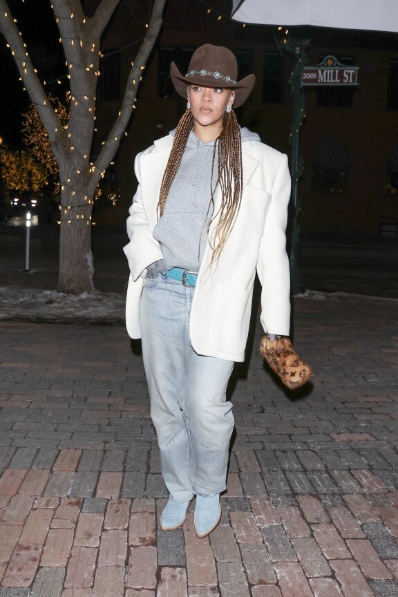 Tunnistaisitko Rihannan stetsonin alta?