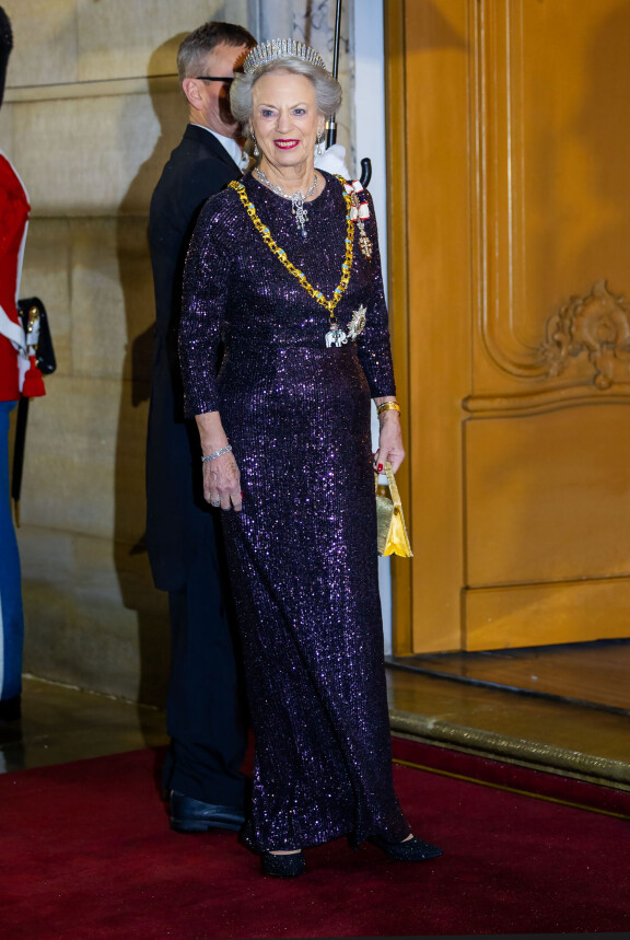 Kuningattaren sisko, prinsessa Benedikte säväytti glittereissään.