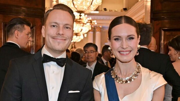 Huhut Sanna Marinin avioerosta kiihtyvät! Markus Räikkönen kouri vierasta naista – kohukuvat Seiskassa Markus Räikkönen ja Sanna Marin