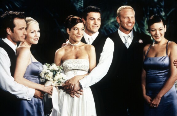 Beverly Hills 90210 on yksi 90-luvun suosikkisarjoista. Ian kuvassa toinen oikealta.