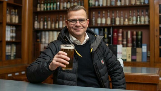 Seiska vei Petteri Orpon pubiin – kippis Natolle! Petteri Orpo