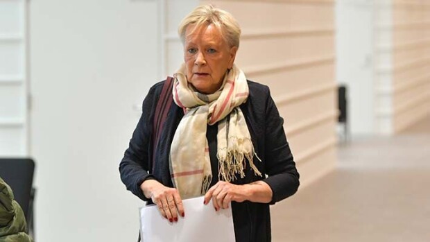 Yllätyskäänne Vesa-Matti Loirin käräjillä: Jälleen uusi testamentti löytyi! Riitta Loiri