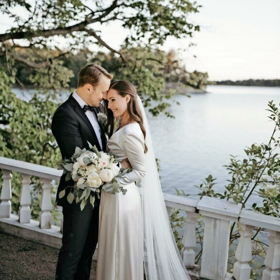 Sanna ja Markus sanoivat tahdon kesällä 2020. Sen jälkeen avioliitossa on ollut jos jonkinmoista vuoristorataa. Sanna ja Markus sanoivat tahdon kesällä 2020. Sen jälkeen avioliitossa on ollut jos jonkinmoista vuoristorataa.