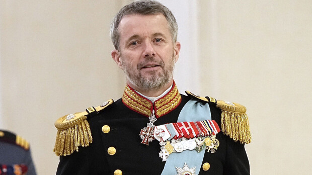 Prinssi Frederik edusti jälleen ilman Marya – yksinäinen hahmo hautajaissaattueessa