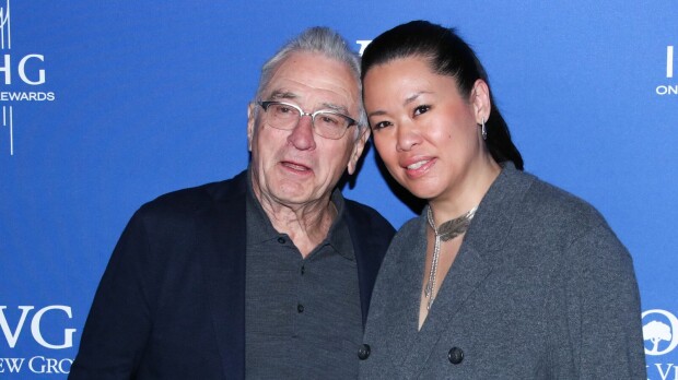 Robert De Niro, 80, toi nuorikkonsa punaiselle matolle - Hollywood-tähtien upeat asut!