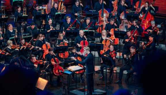 Radion sinfoniaorkesteri kapellimestarinaan Kristian Sallinen. Elämäni biisi & RSO