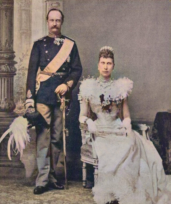 Hallitsijapari Fredrik VIII ja Louise on Margareetan ja Wilhelmin yhteiset esivanhemmat.