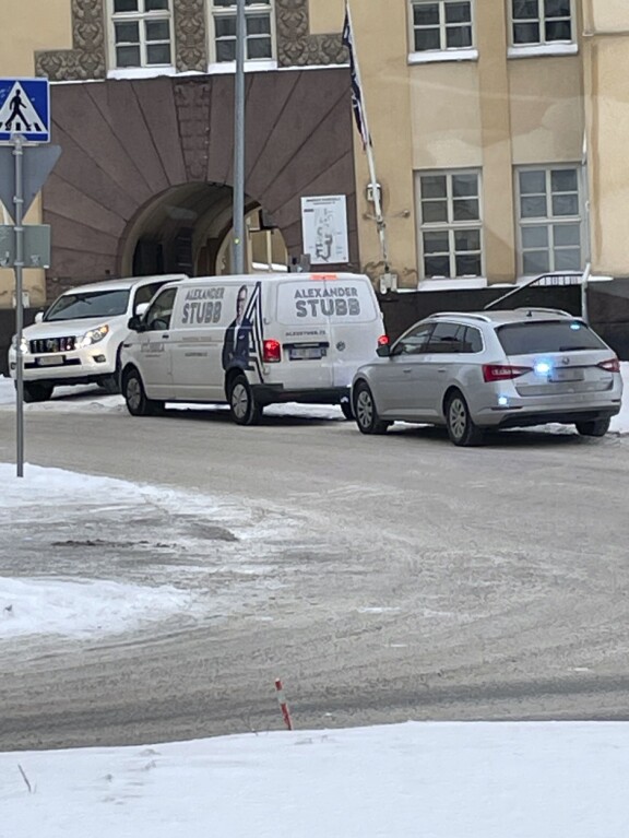 Alex Stubbin kampanja-auton kiire loppui poliisin sakkoihin.