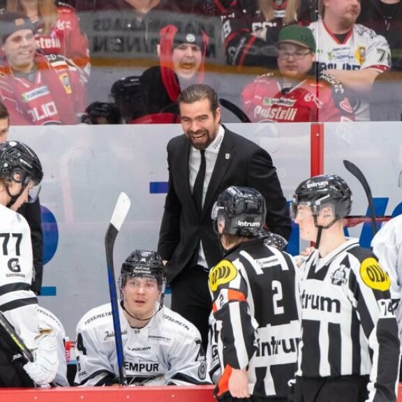 Jussi Ahokkaan valmentaman Turun Palloseuran kausi on jo paketissa. TPS:n 100-vuotisjuhlakausi lässähti pahasti. Jussi Ahokkaan valmentaman Turun Palloseuran kausi on jo paketissa.