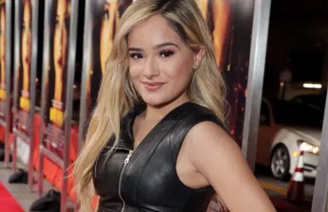 Chachi Hildén julkaisi retrovideon: esittää kuumaa opettajaa ex-avomiehensä kanssa!