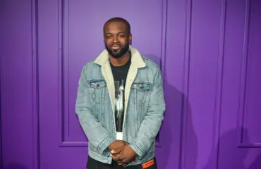 Tältä kuulostaa Jesse Markinin UMK-kappale Glow: "Pienikin kipinä voi vielä syttyä, jos vain yrittää"