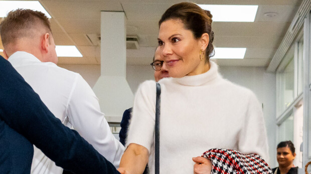 Jestas! Kruununprinsessa Victoria repäisi nahkahameessa - kuvat