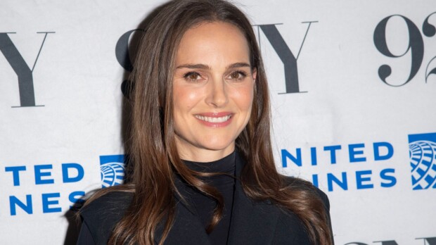 Kuin Sanna Marin! Natalie Portman esiintyi tulikuumassa lookissa