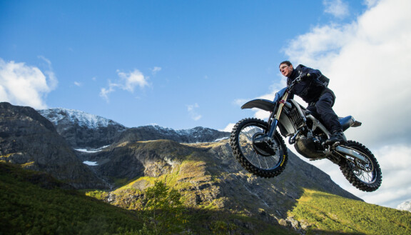 Tom Cruise teki itse stunttinsa Mission: Impossible – Dead Reckoning Part One (2023) -elokuvassa, kuten vaarallisen moottoripyörähypyn vuorelta.