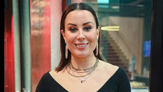 Alma Hätösen yllätyspäätös! Suuntaa uudelle uralle: 'Vilpittömästi kiinnostaa molemmat' Alma Hätönen