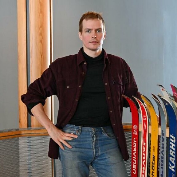 Johannes Holopainen, 35, kehuu saaneensa Lahdessa ensiluokkaista hiihtovalmennusta. – Hiihtämisestä saa niin paljon enemmän irti, kun pääsee kokonaisvaltaisesti käyttämään koko kehoaan. Johannes Holopainen, 35, kehuu saaneensa Lahdessa ensiluokkaista hiihtovalmennusta. – Hiihtämisestä saa niin paljon enemmän irti, kun pääsee kokonaisvaltaisesti käyttämään koko kehoaan.