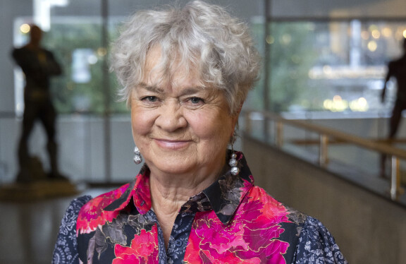 Marja Packalénin eläkepäivät kuluvat naisystävien kanssa yhteisessä työhuoneessa, jossa tehdään tilkkutäkkejä ja erilaisia käsitöitä.
