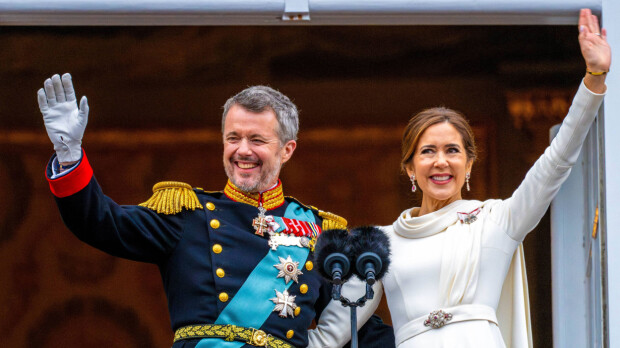 Kuningas Frederik kyynelehti parvekkeella - Marylta pitkä suudelma