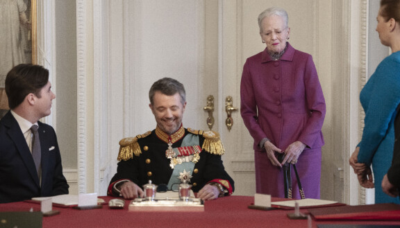 Kuningatar Margareeta poistui silmin nähden liikuttuneena valtioneuvostosta.
