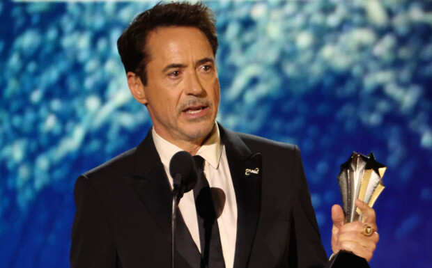 Robert Downey Jr. luki kriitikoiden gaalassa huonoja arvioita itsestään: 'Kuin jaettu pieru'