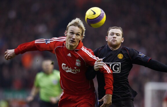 Liverpoolin Sami Hyypiä ja Manchester Unitedin Wayne Rooney kuvattuna 2007.