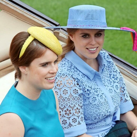 – Tyttäreni Eugenie ja Beatrice ovat vahvoja, itsenäisiä naisia. Jumaloin lastenlapsiani, mutta kaikkein ylpein olen siitä, miten upeita äitejä tyttäreni ovat, Sarah iloitsee. – Tyttäreni Eugenie ja Beatrice ovat vahvoja, itsenäisiä naisia. Jumaloin lastenlapsiani, mutta kaikkein ylpein olen siitä, miten upeita äitejä tyttäreni ovat, Sarah iloitsee.
