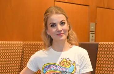 Janni Hussin Harri-koira joutui paniikkiin lentokoneessa: Ripulia oli kaikkialla