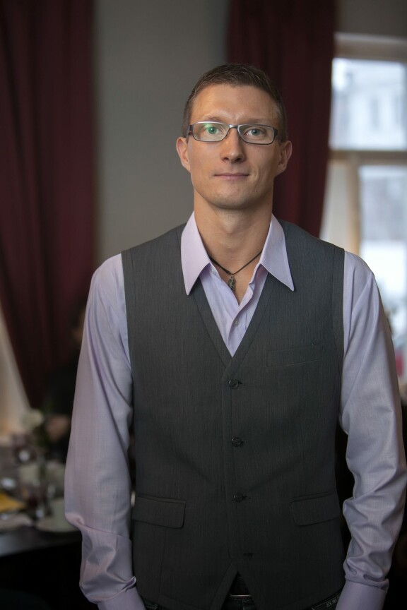 Aki on aiemminkin nähty telkkarissa, sillä hän oli mukana MasterChef Suomi -sarjan kolmannella kaudella vuonna 2013.