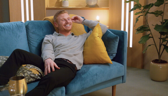 Suomalainen Emilia mukana Netflixin Love is Blind -deittiohjelmassa – ihastuu heti ruotsalaiskomistukseen