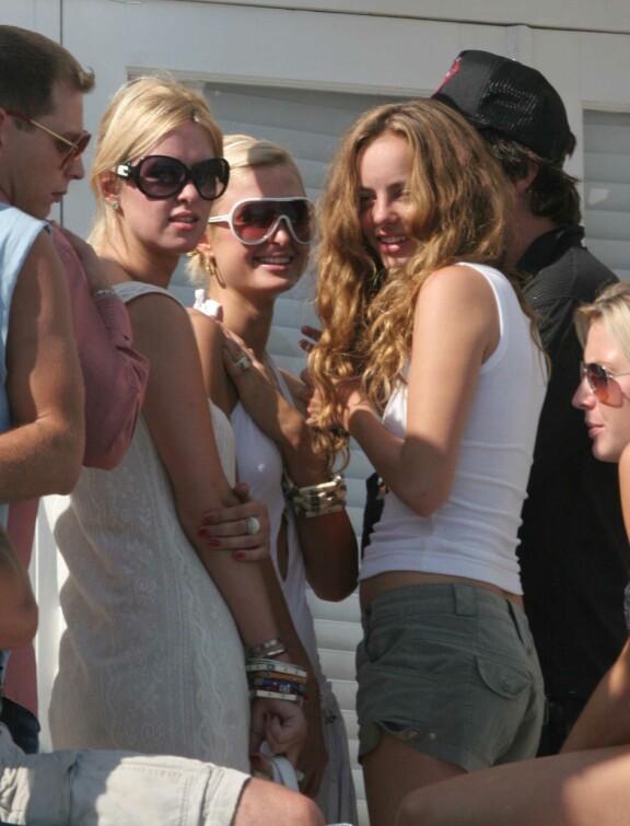 Vuonna 2006 Lindsay, Paris ja Brandon olivat hyviä ystäviä ja kuuluivat Hollywoodin seurapiirieliittiin. Ystävyys kuitenkin katkesi kohuvideon jälkeen.
