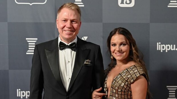 Me Naiset: Näin Katri Mäkisen ja Aki Riihilahden suhde alkoi: 'Heitin vitsillä, että...' Katri Mäkinen ja Aki Riihilahti