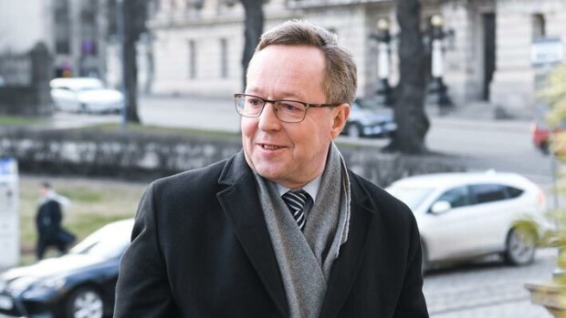 Skandaalipaljastus kohuministeri Mika Lintilän kaksoiselämästä: Yli 10 vuoden salasuhde! Mika Lintilä