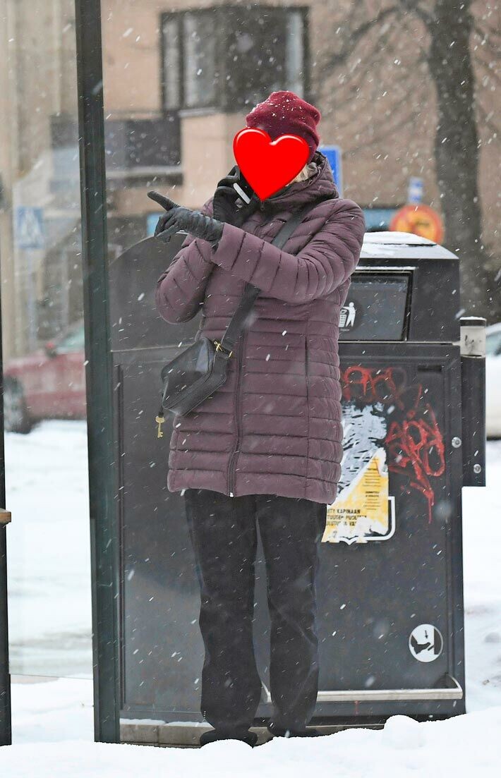 Seiskan paparazzi löysi Lintilän kakkosvaimon viime viikolla Helsingistä. Tiedotusalan ammattilaiselta meni suu suppuun, kun toimittaja yritti soittaa hänelle. Seiskan paparazzi löysi Lintilän kakkosvaimon viime viikolla Helsingistä. Tiedotusalan ammattilaiselta meni suu suppuun, kun toimittaja yritti soittaa hänelle.