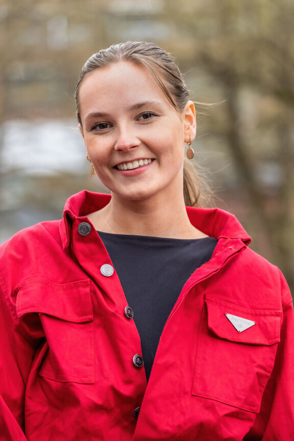 Ingrid on lukiosta päästyään työskennellyt ympäristötyöntekijänä ja koulunkäyntiavustajana.