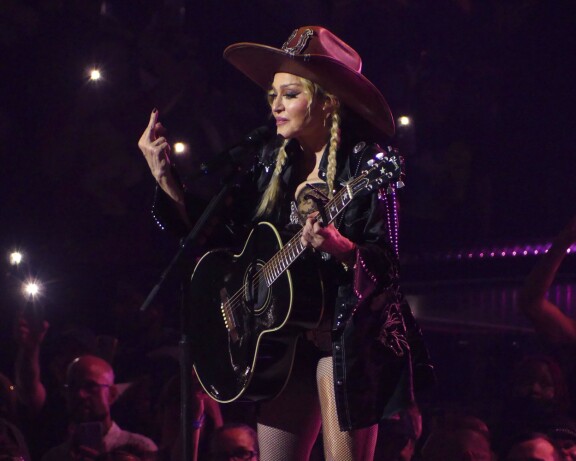 Madonna näytti yleisölleen New Yorkissa keskisormea myös esiintymisaikojen puolesta.