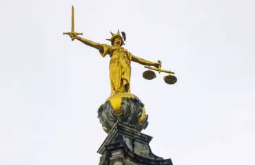 Erikoinen oikeusjuttu! Mies nosti kymppitonnien työkyvyttömyystuet itseaiheutetun amputaation perusteella