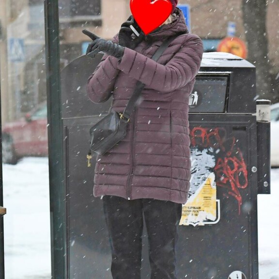 Seiskan paparazzi löysi Lintilän kakkosvaimon viime viikolla Helsingistä. Tiedotusalan ammattilaiselta meni suu suppuun, kun toimittaja yritti soittaa hänelle. Seiskan paparazzi löysi Lintilän kakkosvaimon viime viikolla Helsingistä. Tiedotusalan ammattilaiselta meni suu suppuun, kun toimittaja yritti soittaa hänelle.