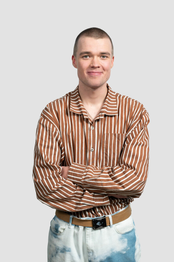 Iiro kertoo olevansa töissä armeijassa.