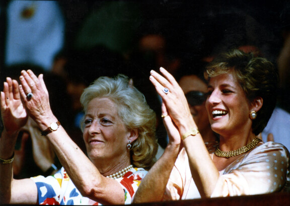 Frances ja Diana seurasivat yhdessä Wimbledonissa ottelua vuonna 1993.