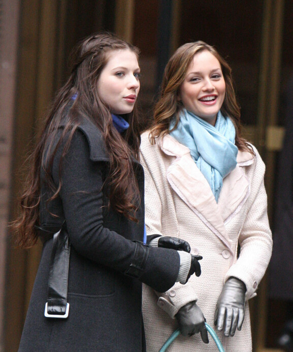 Michelle ja Leighton Meester Gossip Girlin setissä vuonna 2009.